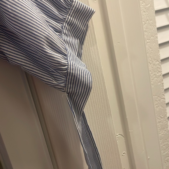 blue and white striped patterned dress,sleeves that can be tied - Picture 3 of 3